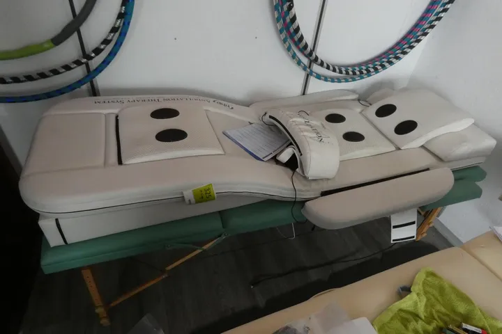 hhp Chip Andullation Therapy System mit Massageliege, beige/grün